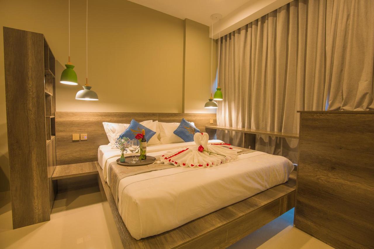 Wooden Maple Hotel Phnom Penh Exteriör bild