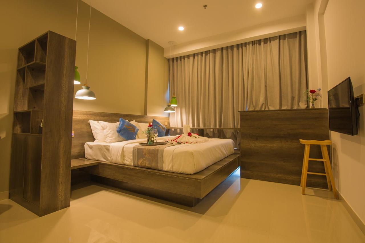 Wooden Maple Hotel Phnom Penh Exteriör bild