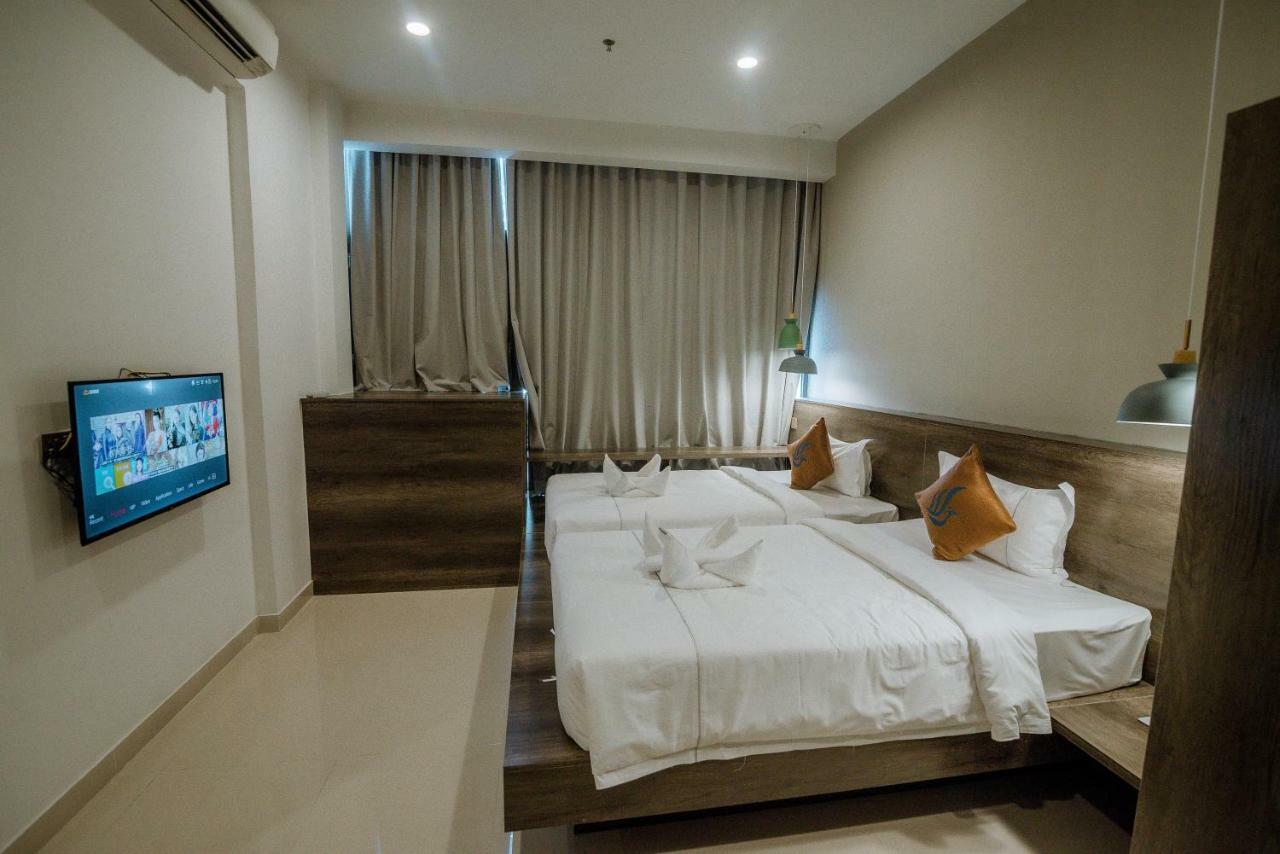Wooden Maple Hotel Phnom Penh Exteriör bild